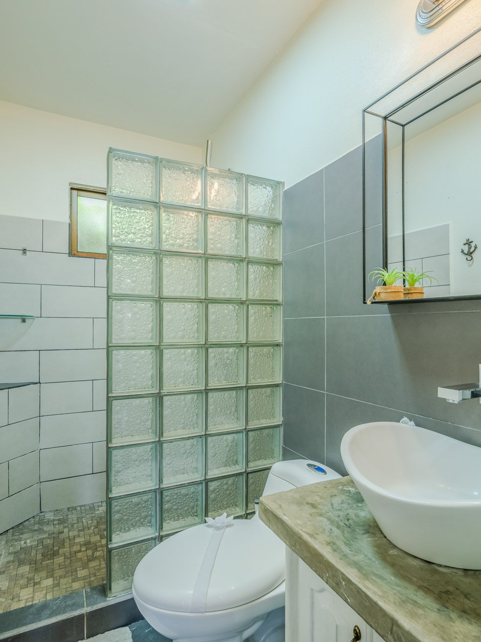 Tropical 3-Cabin Home with Pool and Gardens in the Heart of Uvita