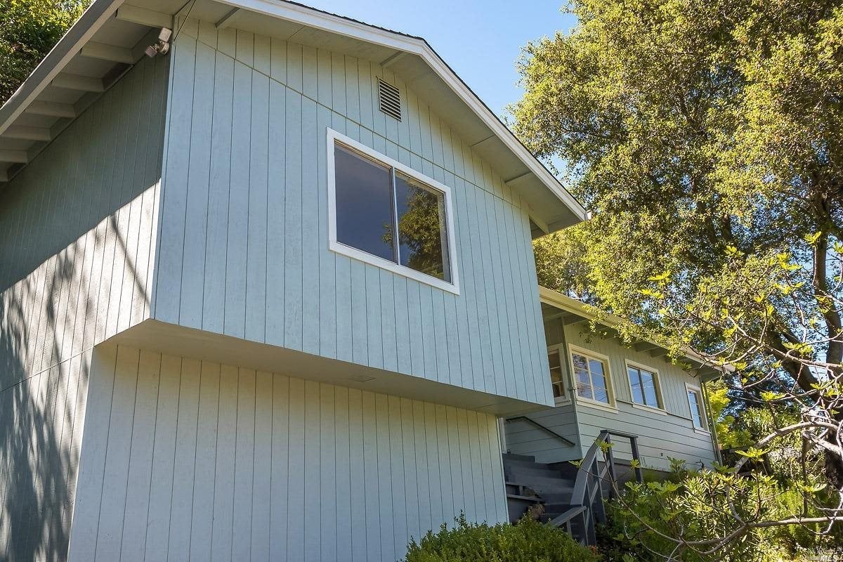 32 - A Terrace Ave