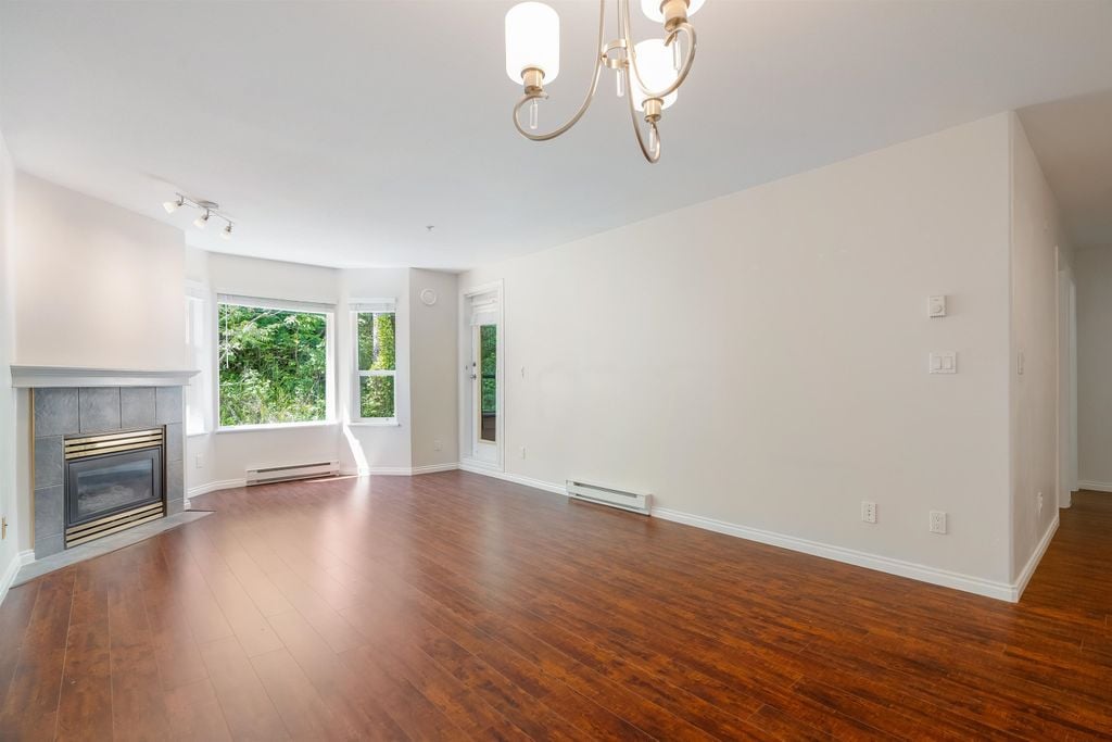 121 Shoreline Cir, #408