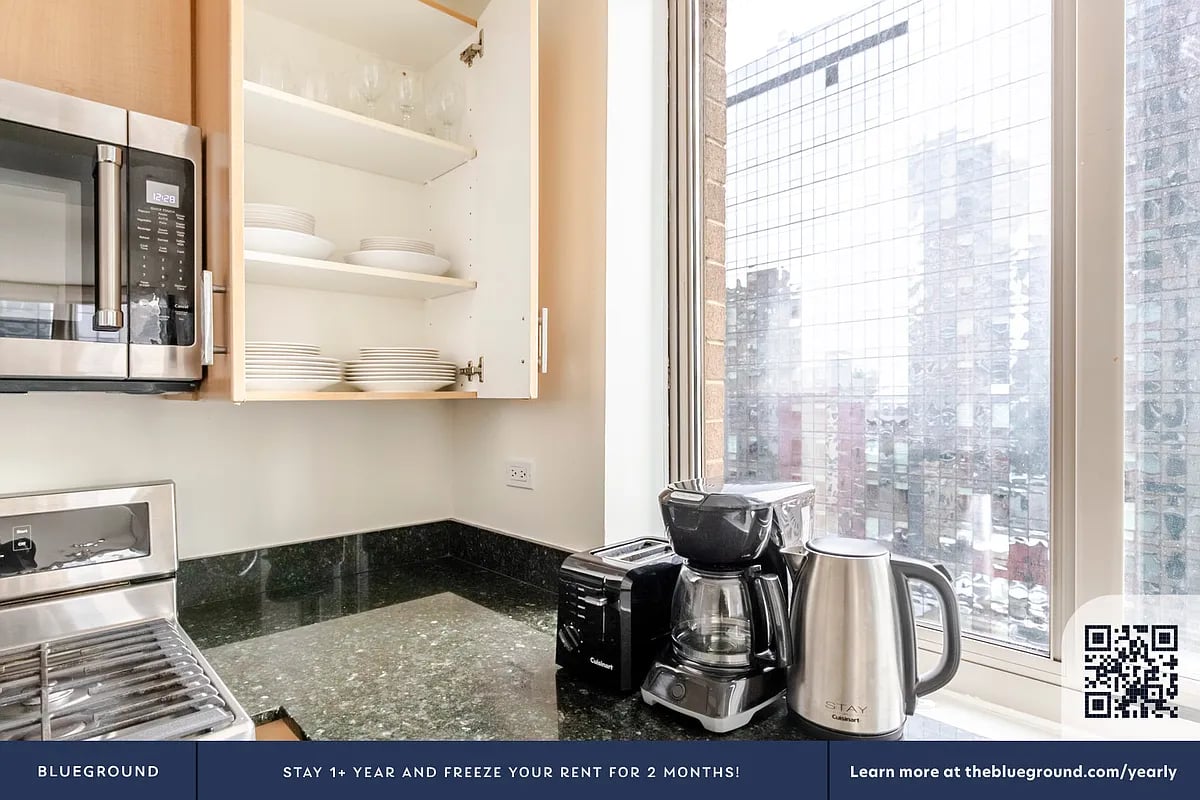 561 10th Avenue #21D