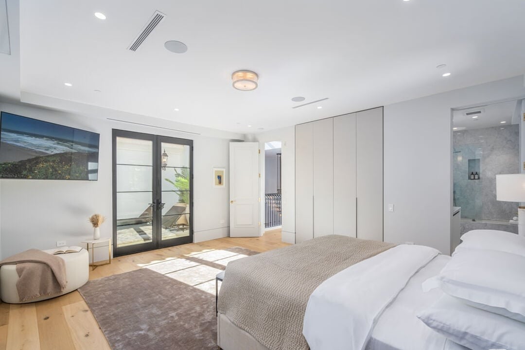 Silverreach Pavilion, N Hillcrest Rd, 90210