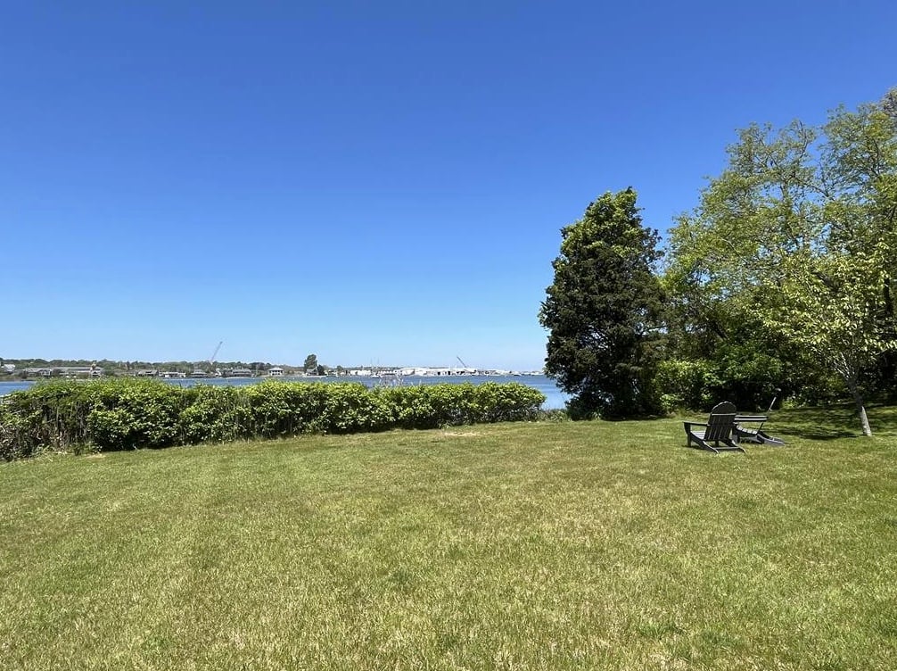 72 Hines Point
