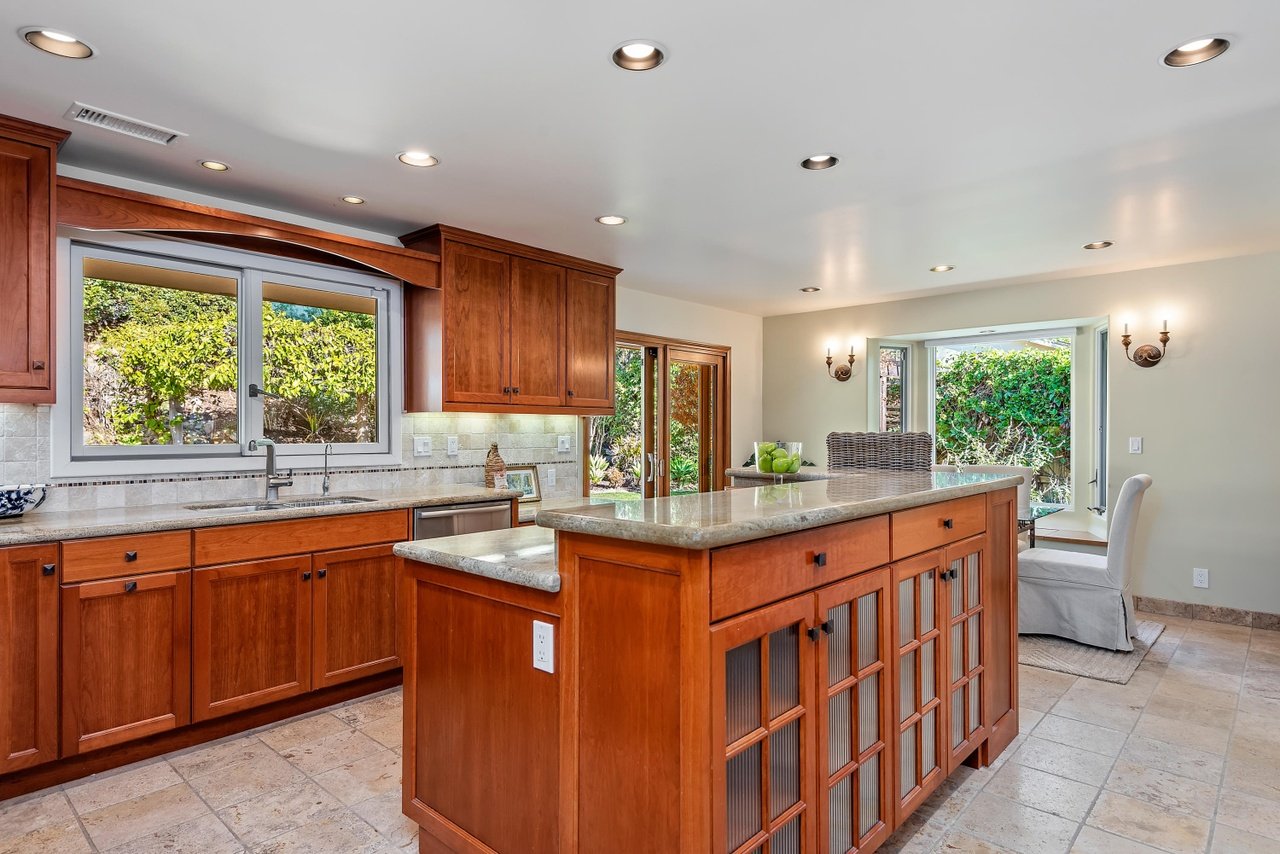 901 Aleeda Ln