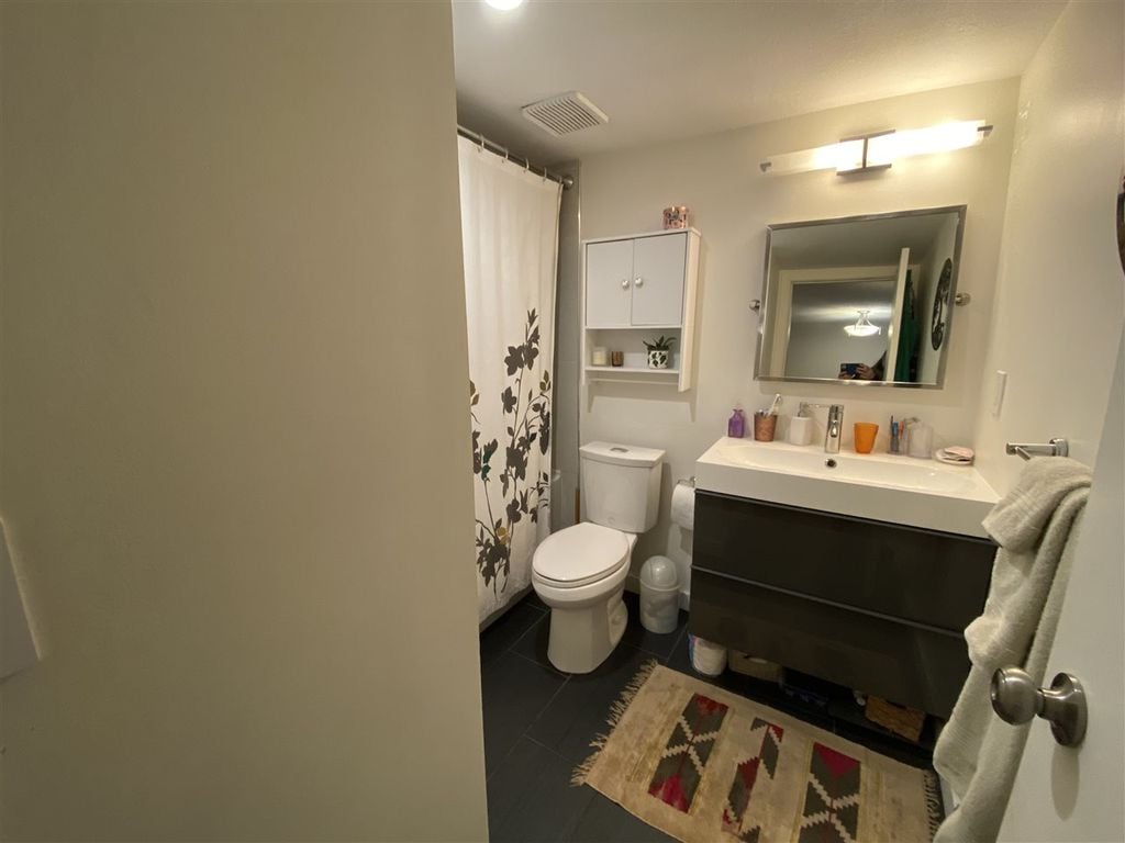 2328 Oxford St, #204