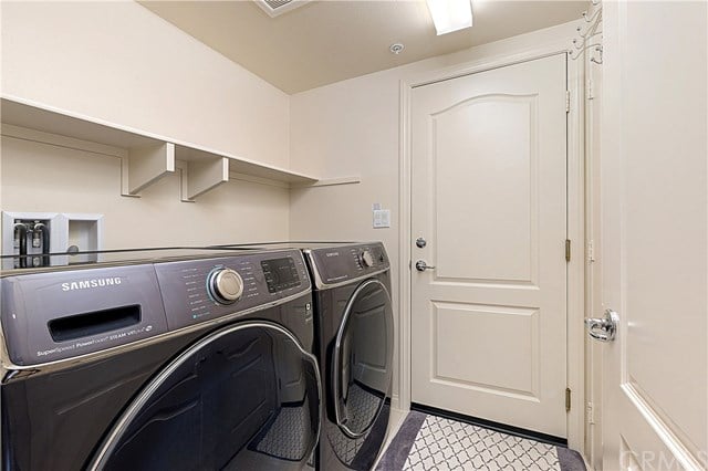 131 Bright Poppy, Irvine 