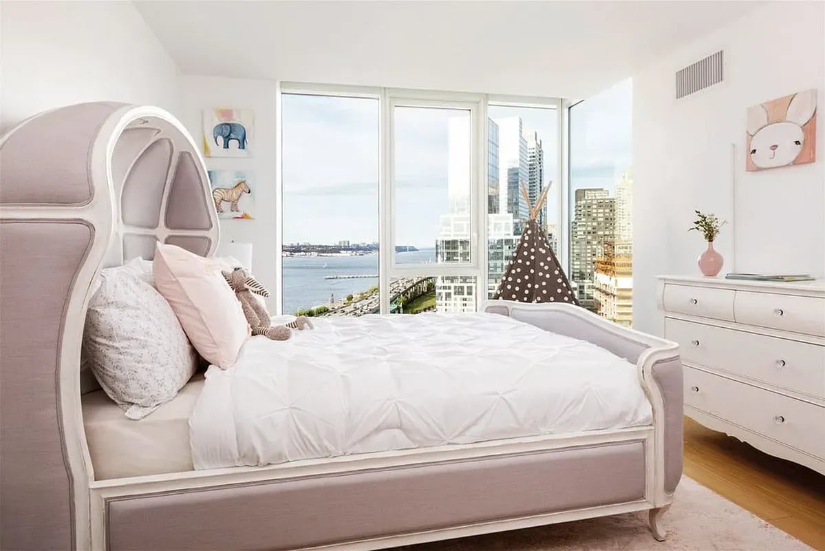 57 625 W 57th St #2206