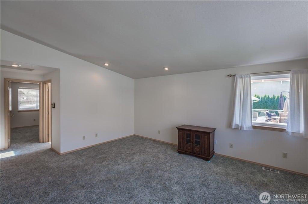 260 Lakefront Dr