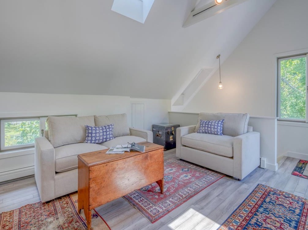 62 Schoolhouse Rd