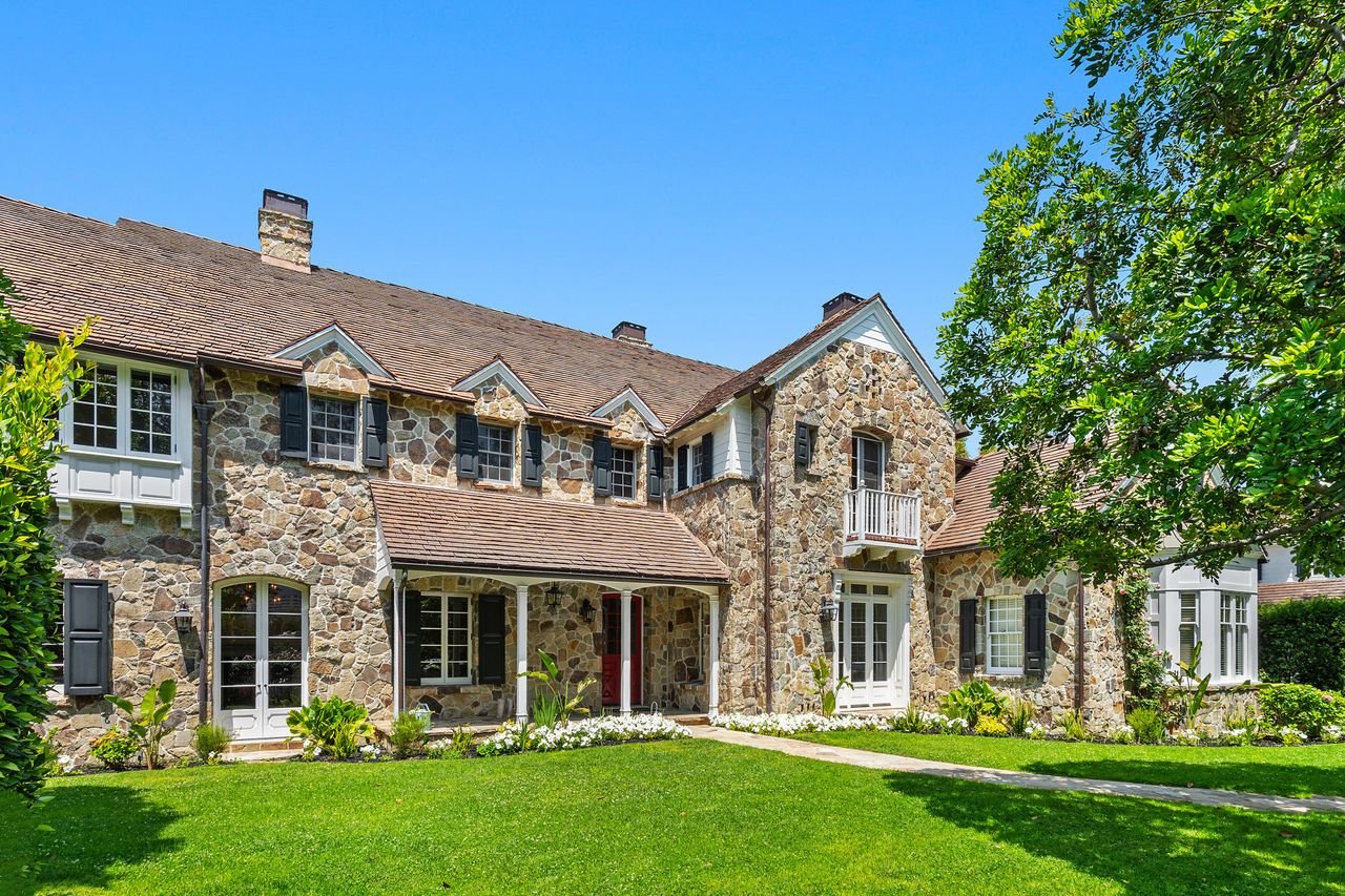 English Country Manor In Toluca Lake