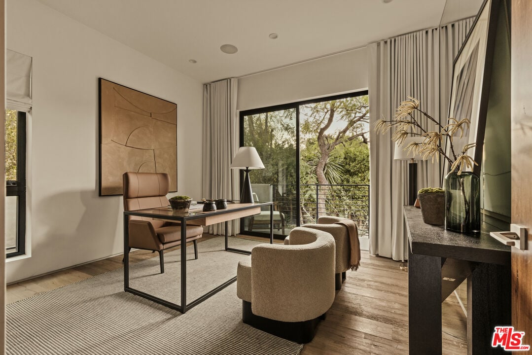 Aria Vista, Stradella Rd, 90077