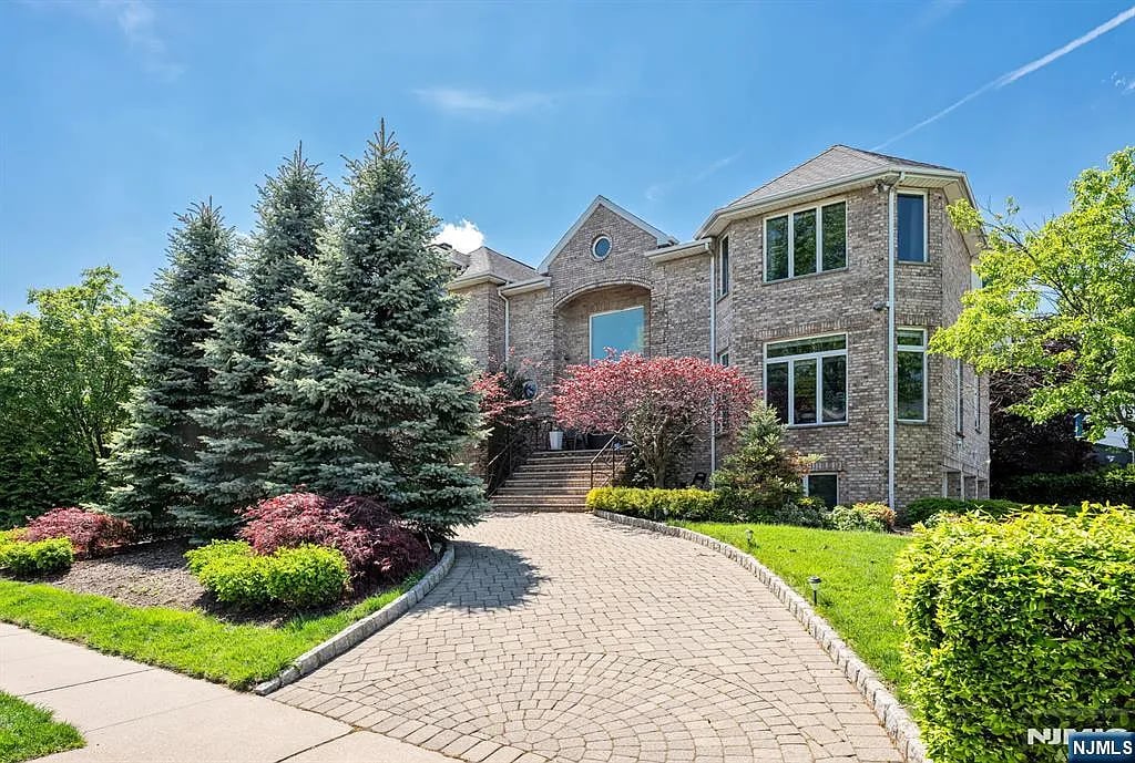 Open House Sunday: 1115 Arcadian Way, Fort Lee, NJ — 12 to 2pm