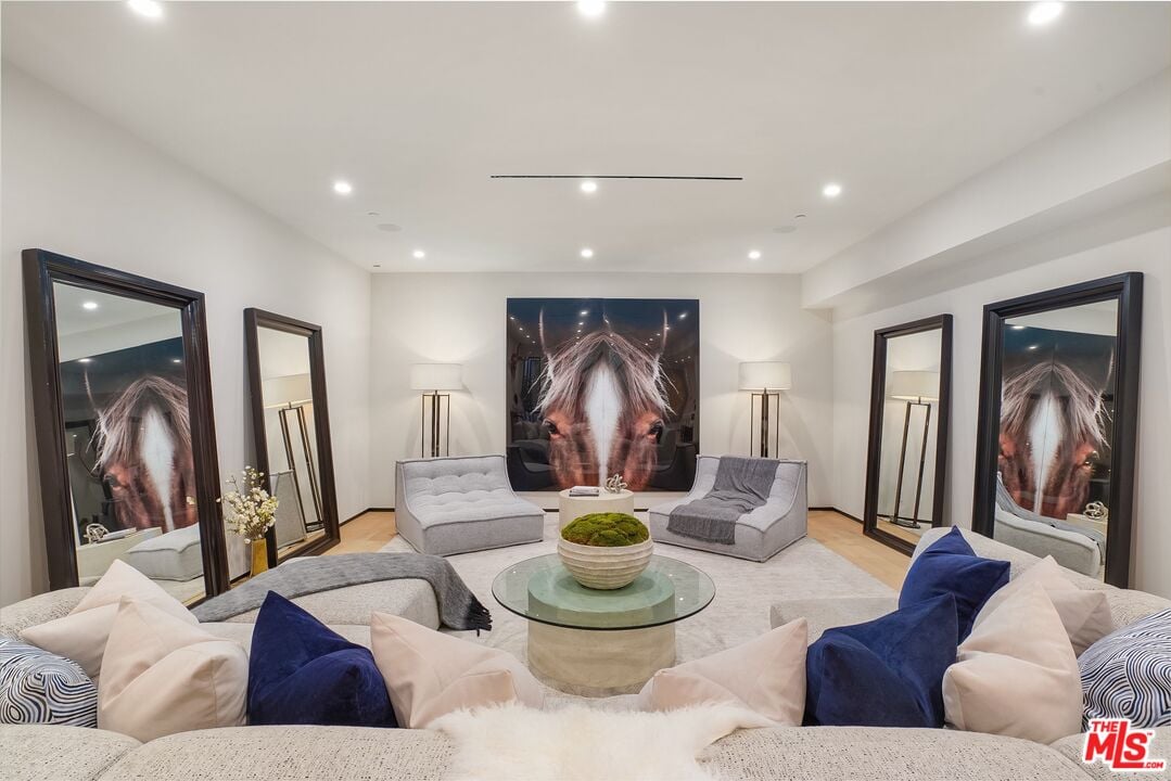 Windmere Crest, Dorrington Ave, 90048