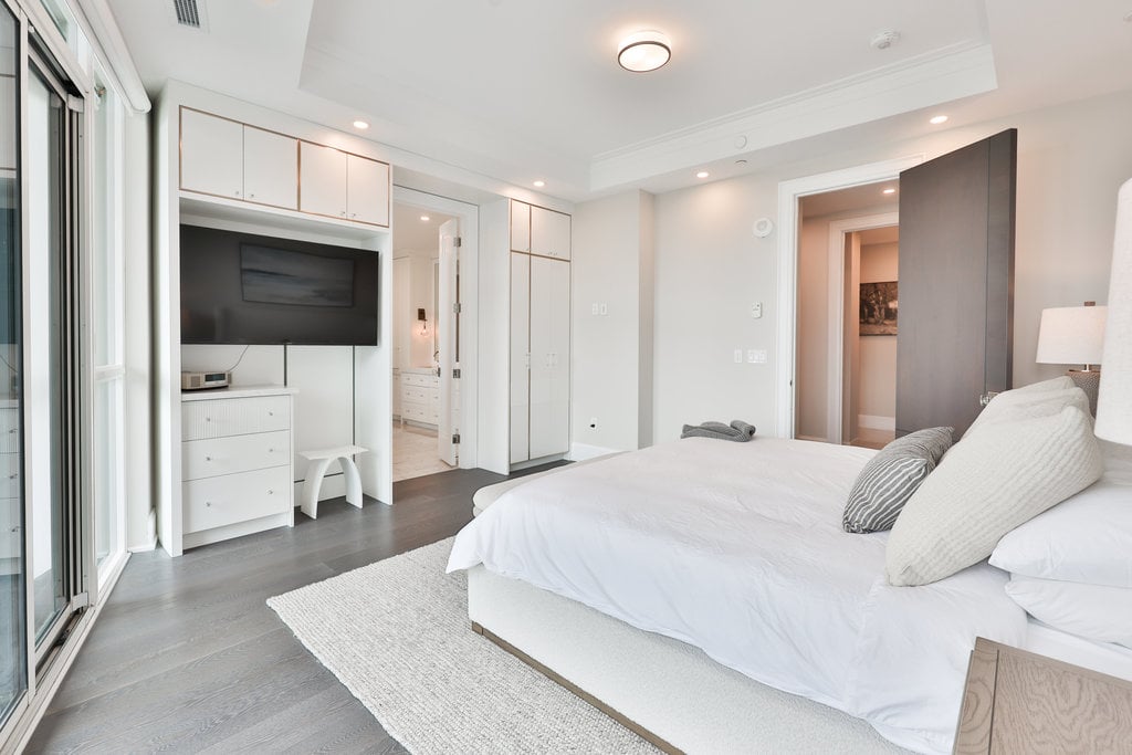 2060 Lakeshore Road #2101