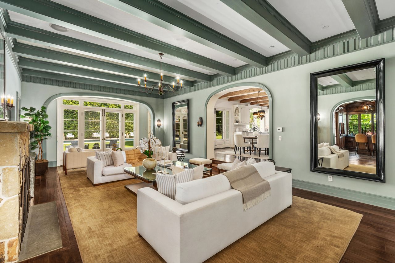English Country Manor In Toluca Lake