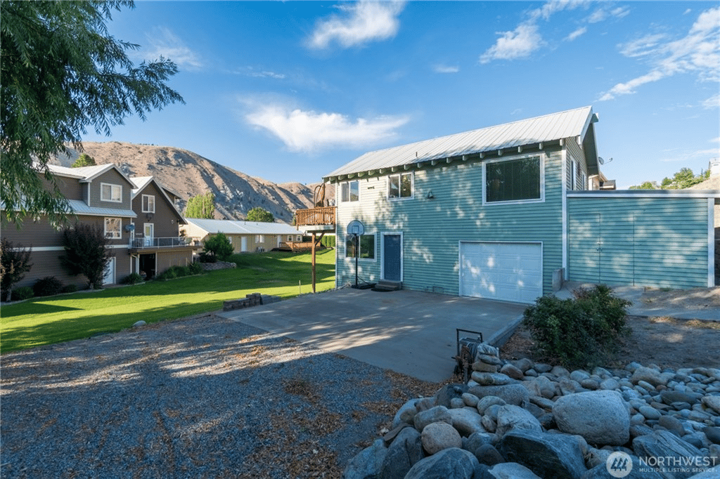325 W Beach Dr