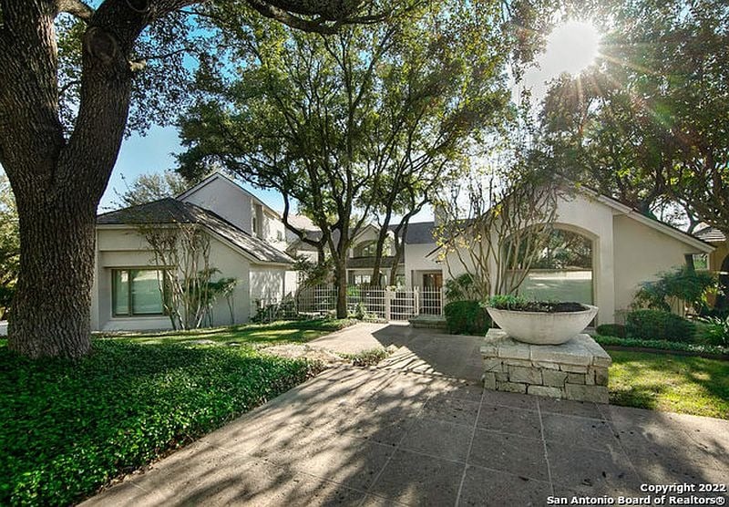 32 Eton Green Cir