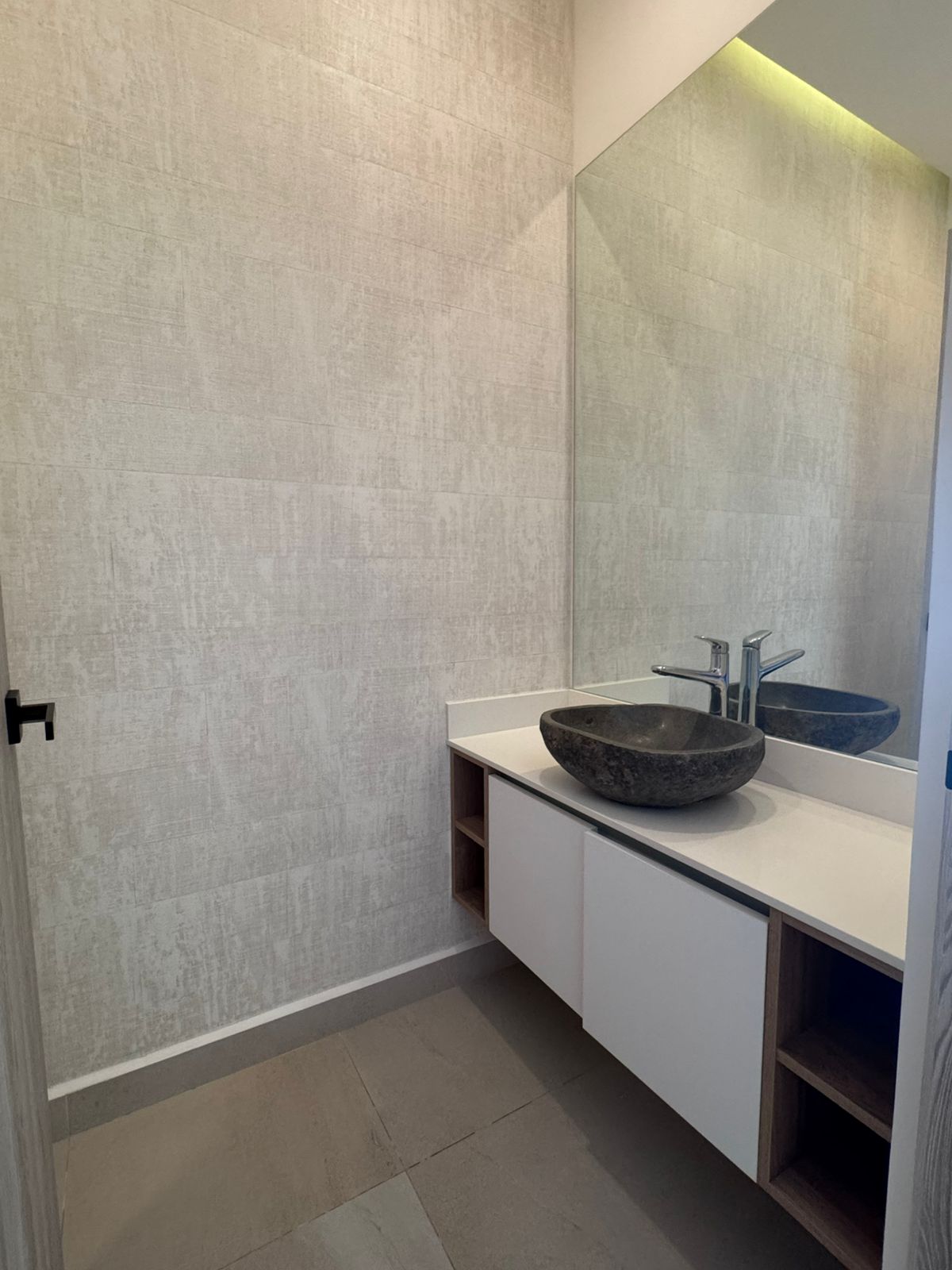 Turnkey Tropical-Modern 4BR Villa with Private Pool in Prestigious Hacienda Pinilla