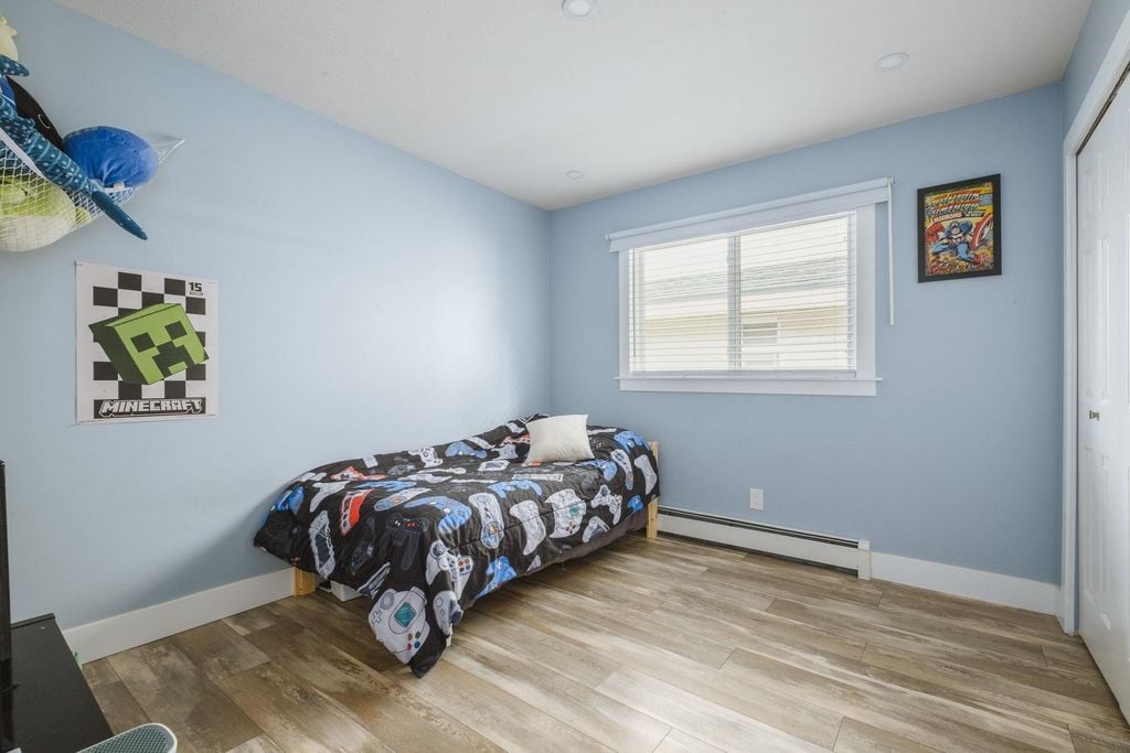 15729 20 Ave