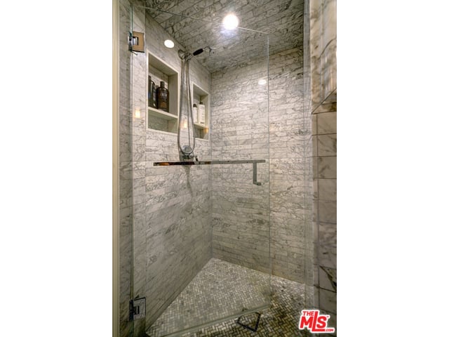 851 N Kings Rd #303