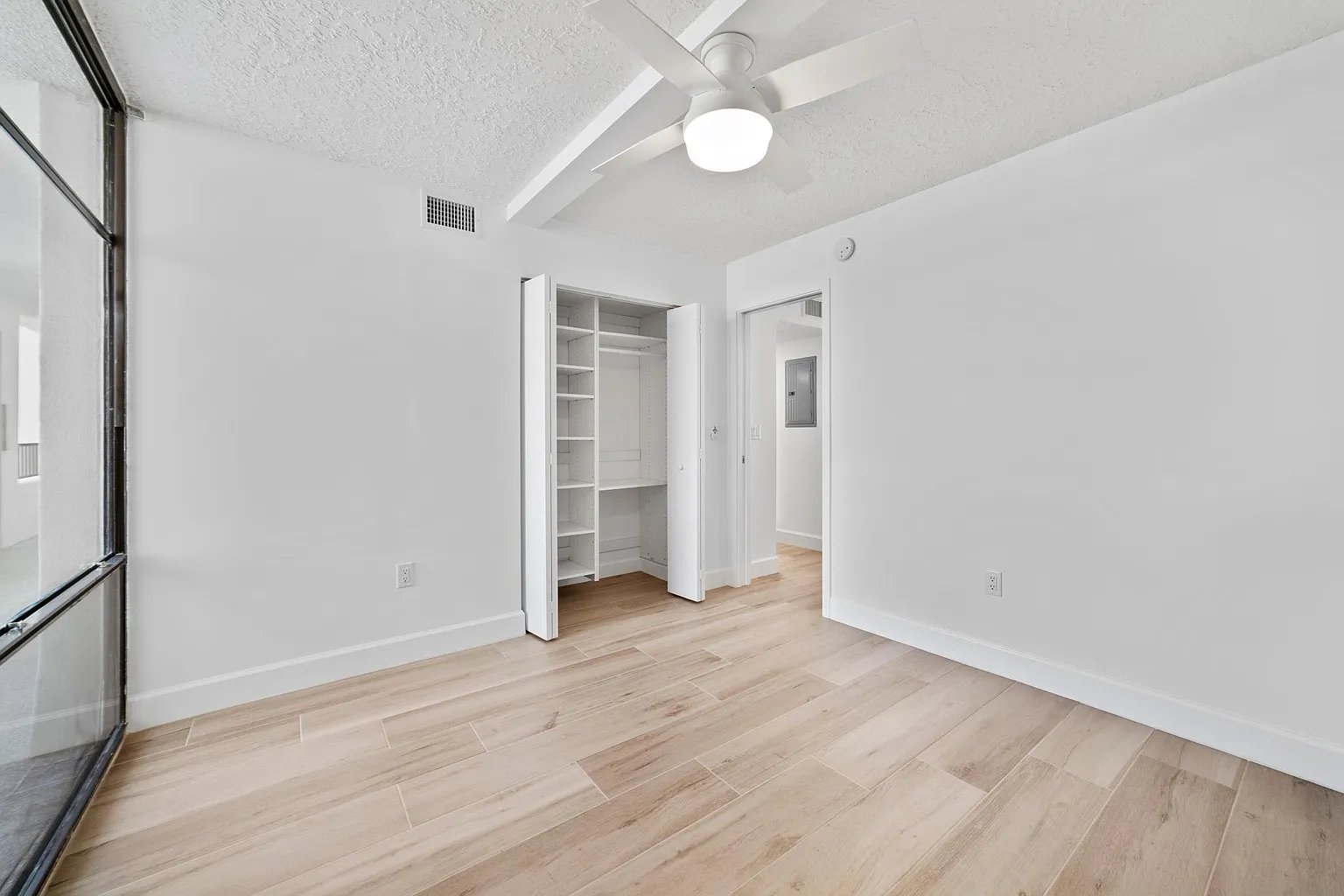 2200 Ocean Dr #3C
