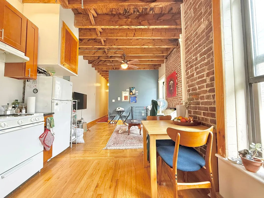 1054 Bergen St D2