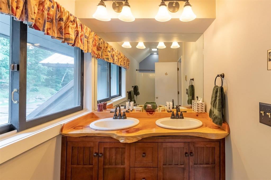 Coolidge Falls Ski Season rental with views!
