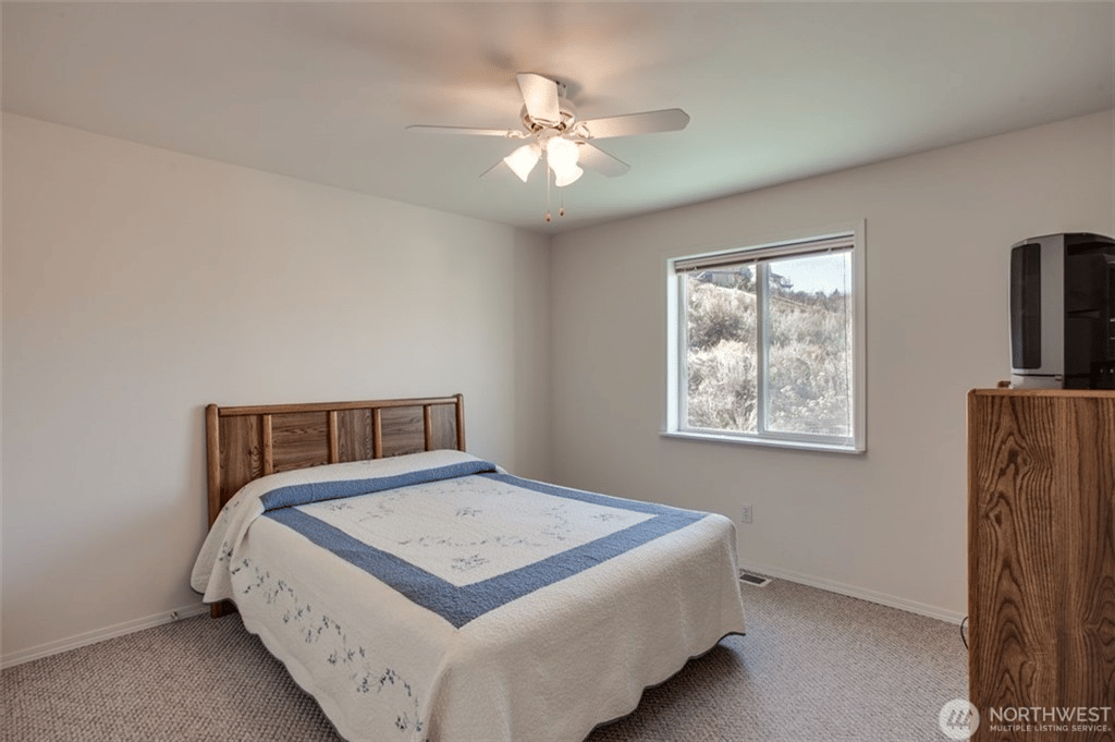380 Beach Dr