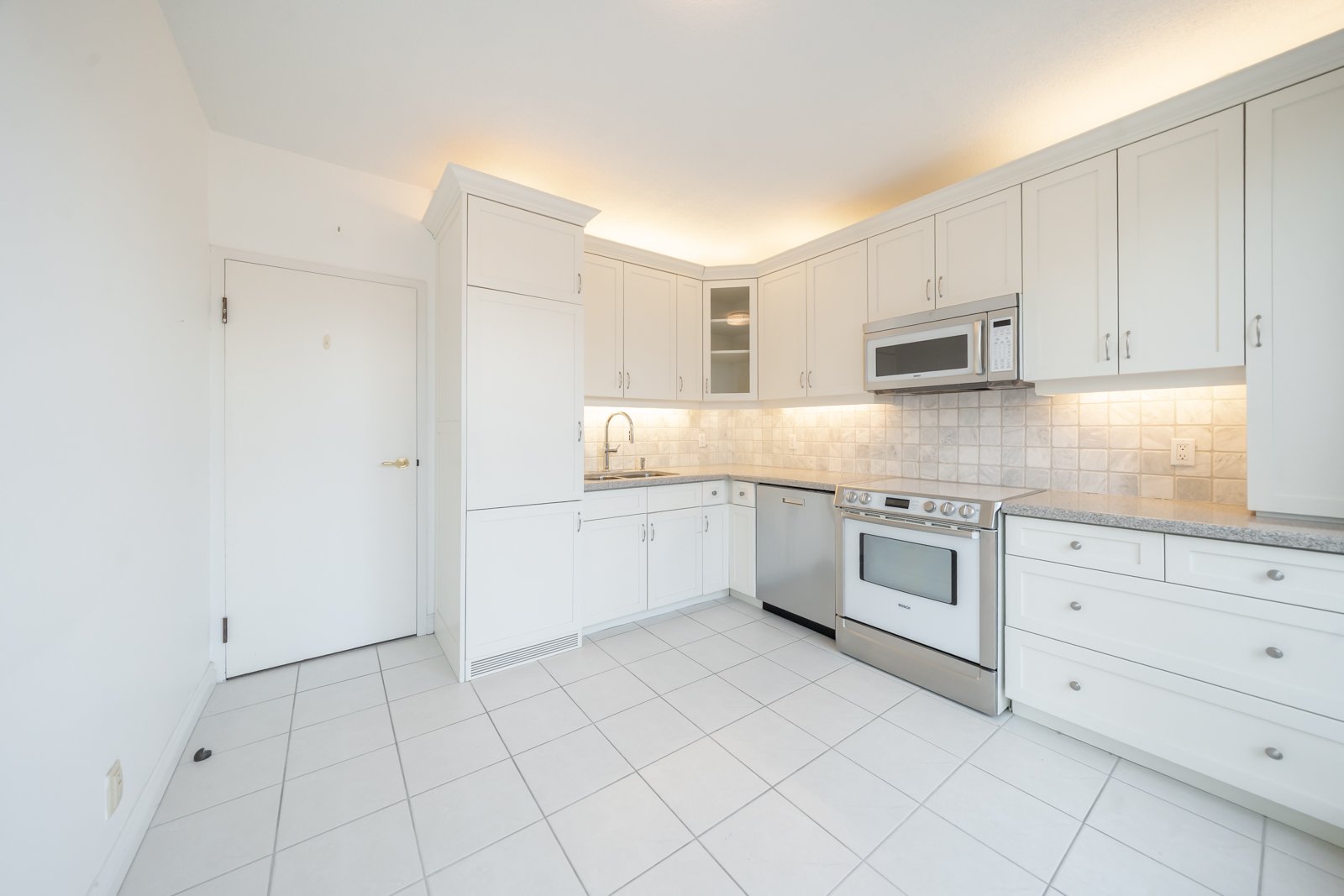 55a Avenue Rd #606