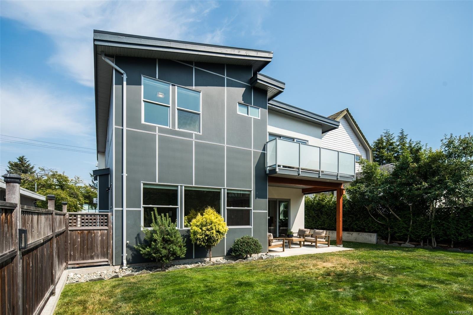 106 Moss St