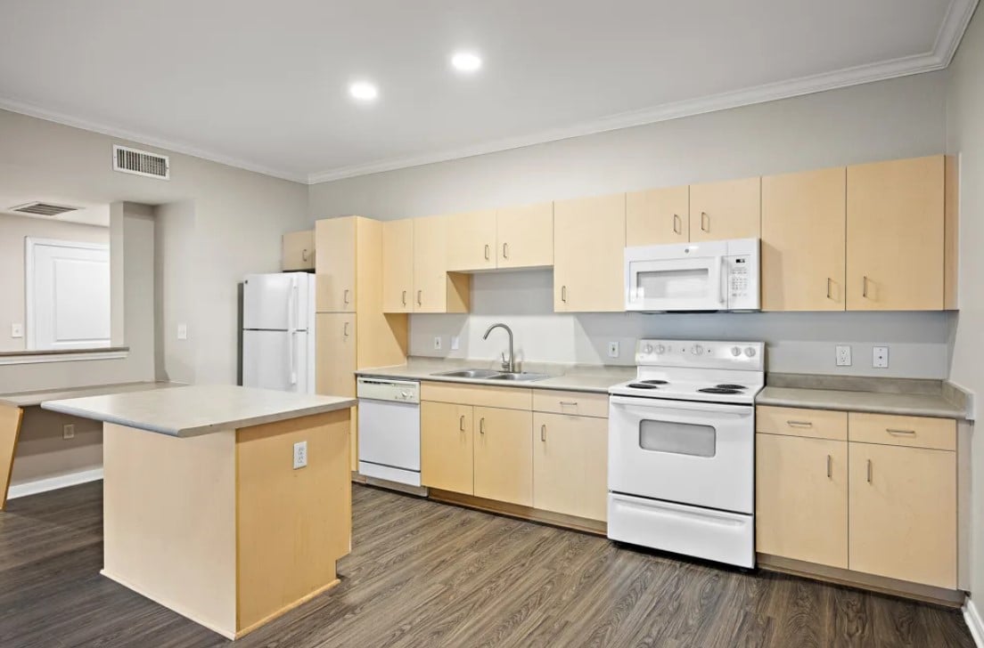 Spacious 2BR/2BA | Resort Amenities & Garages Available