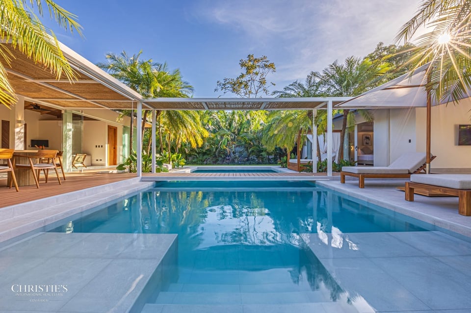 Casa Ohana – Comtemporary Luxury Villa, Steps from the Beach