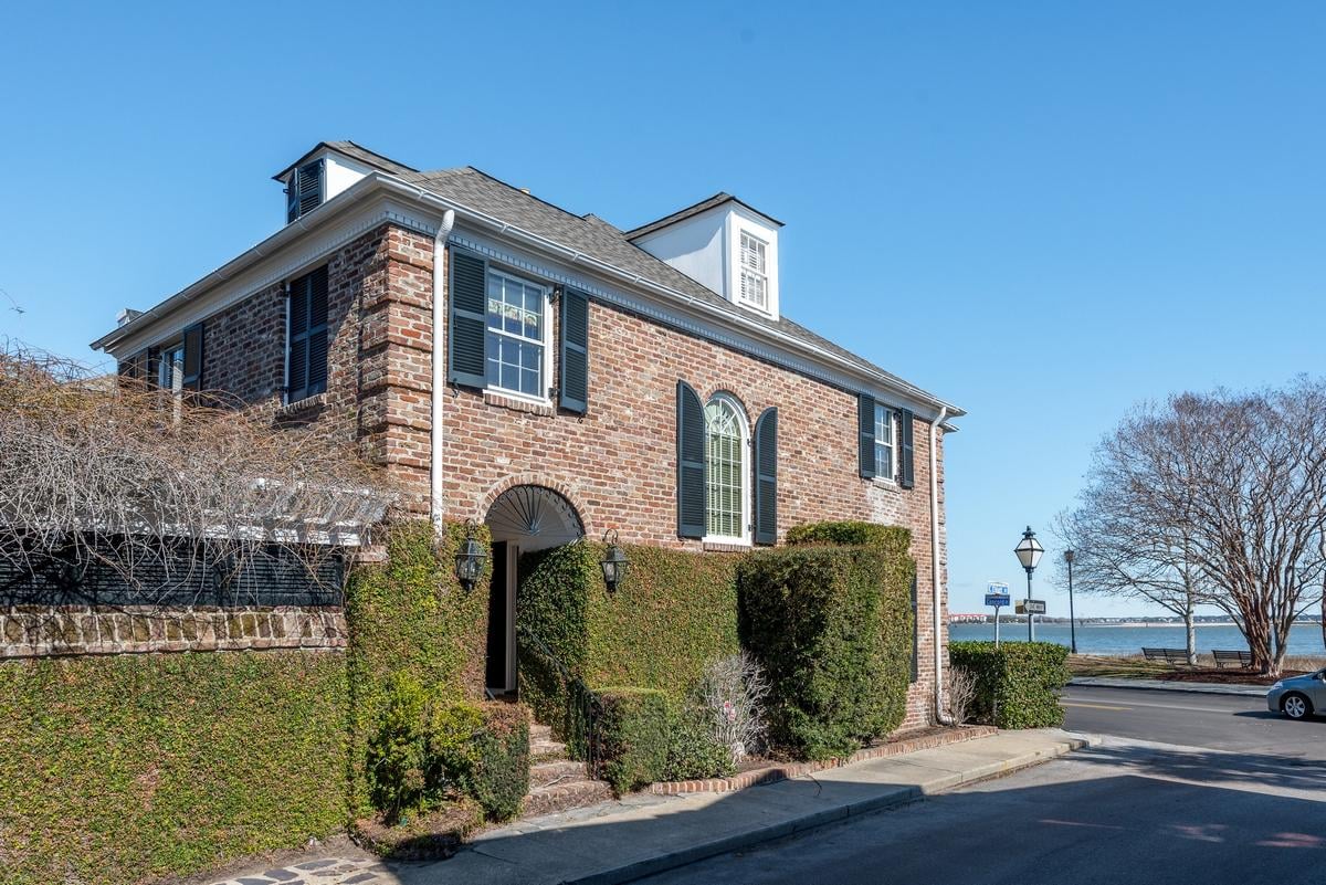 2 E Elliott Street 1