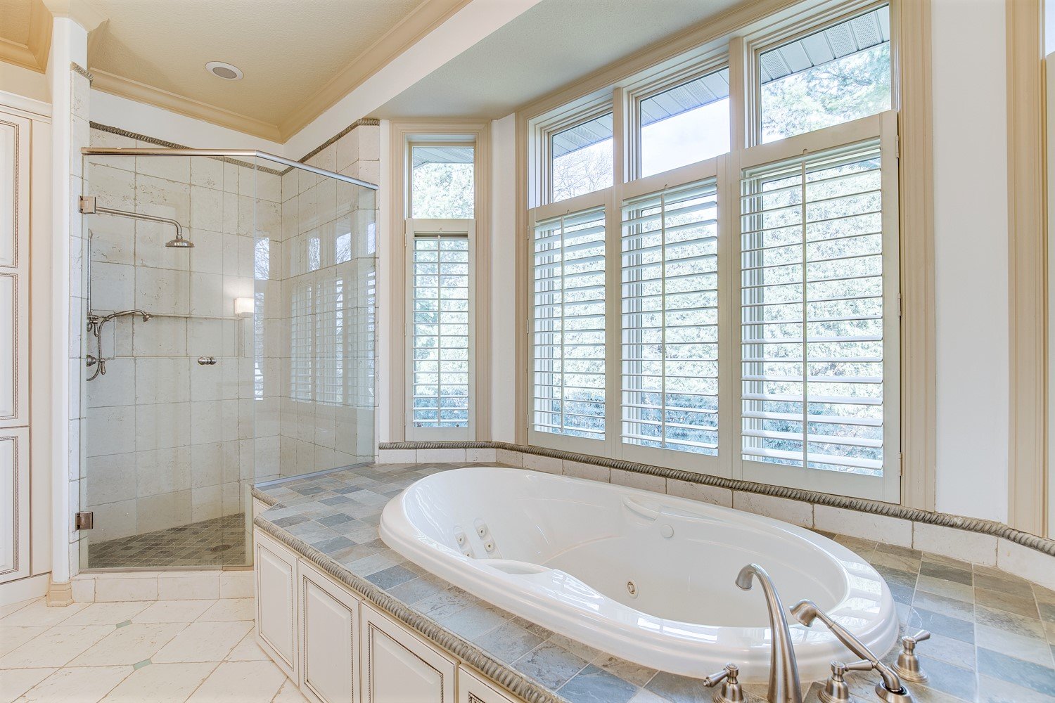Luxurious Walkout End-Unit in Private Setting