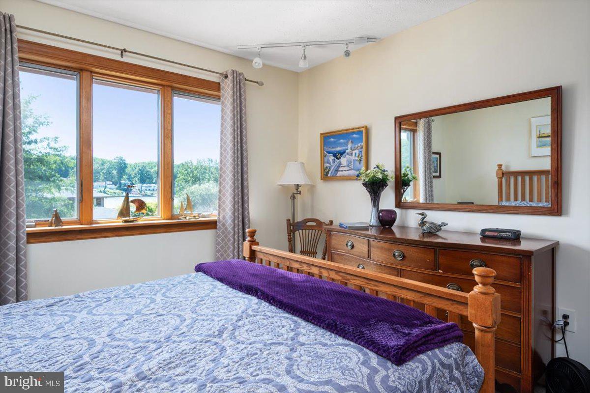 88 E Lake Dr