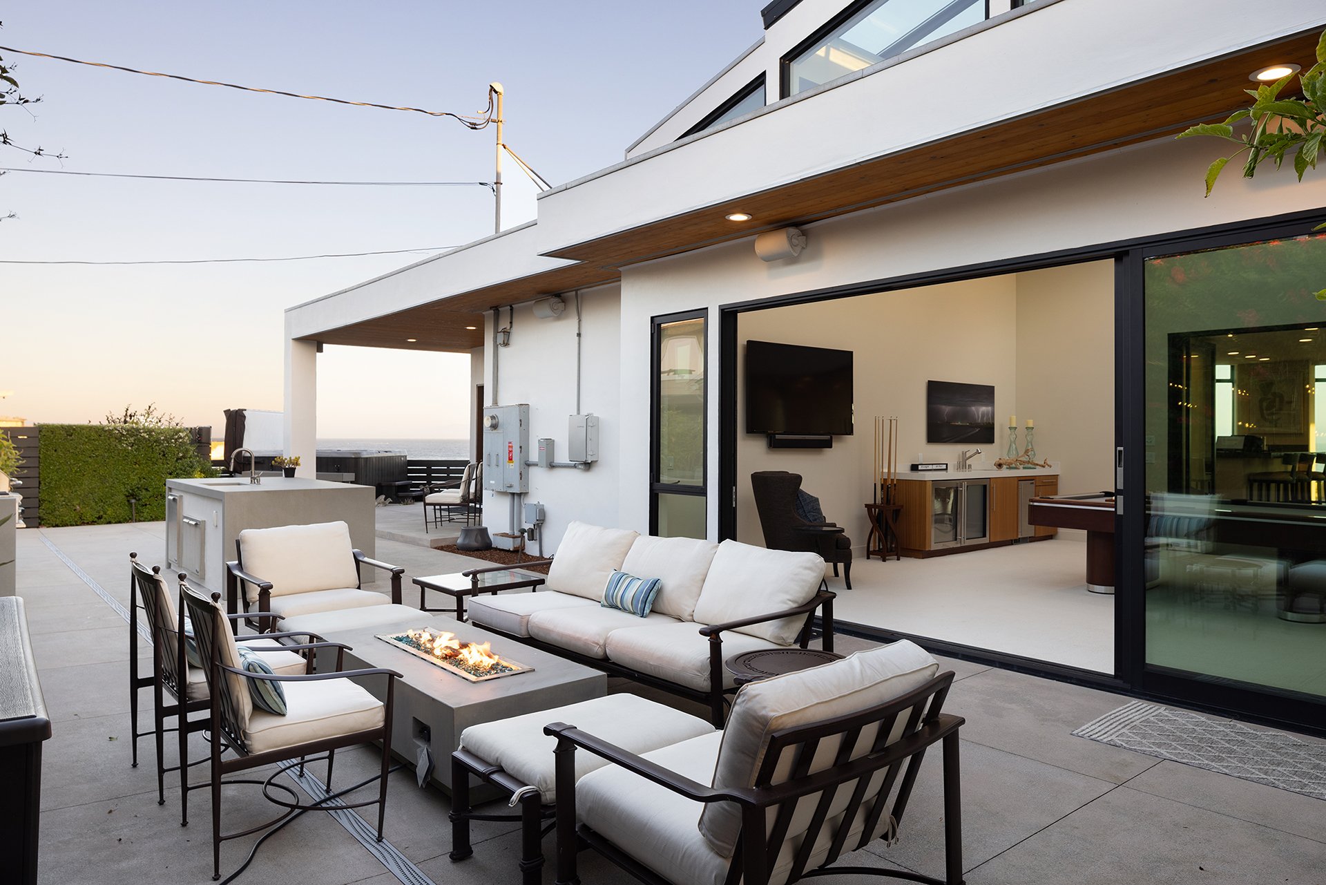 Contemporary Oceanfront Retreat