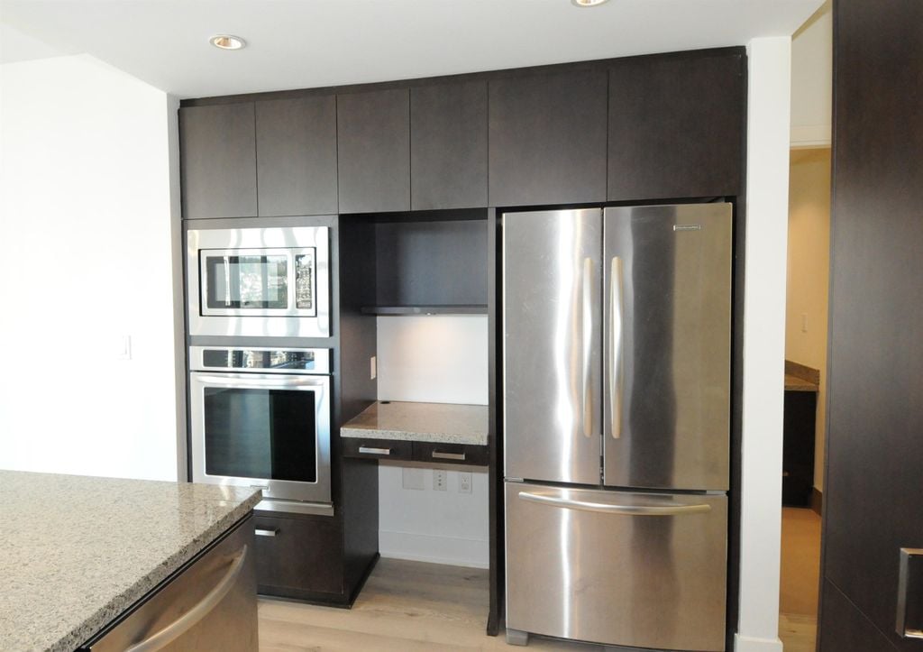 3008 Glen Dr, #1702