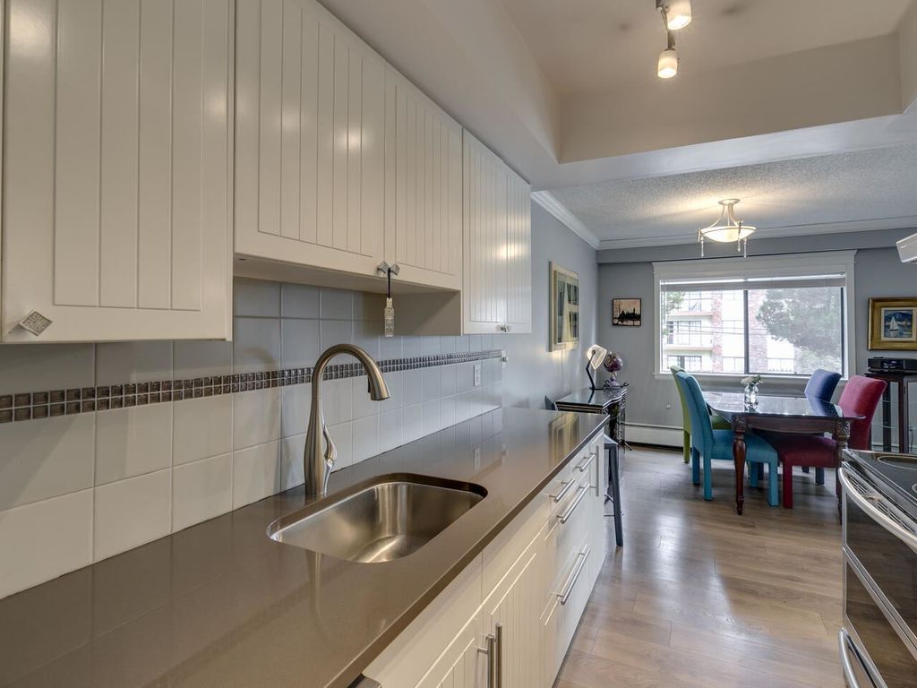 1515 Chesterfield Ave, #205