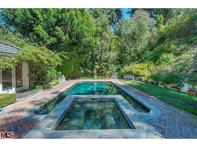 1142 San Ysidro Dr