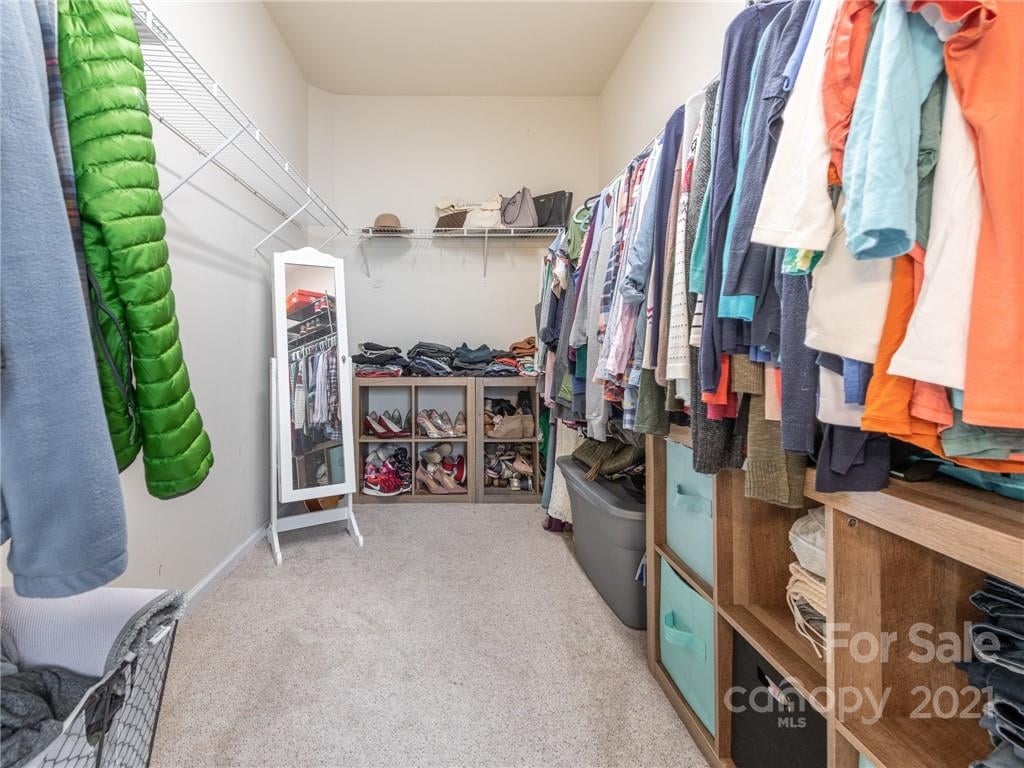 273 Notable Ln