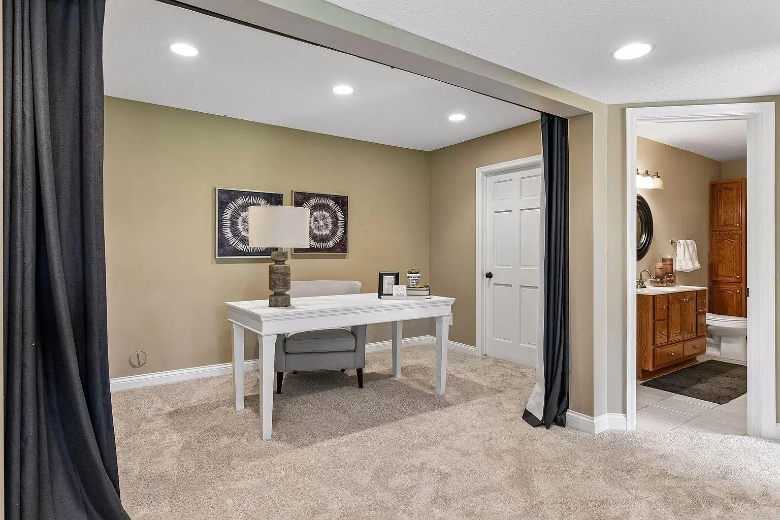 Stunning 2-Story in Springfield Community
