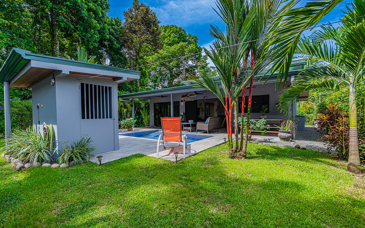 Home Near Downtown Uvita with Private Forest and Creek