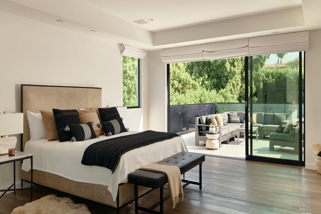 N Bowling Green Way, 90049