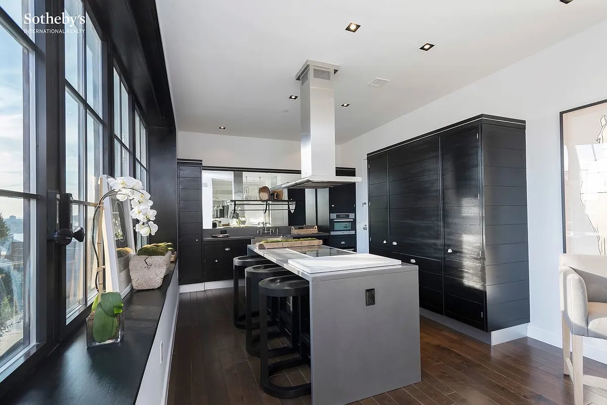 425 West 50th St, #16A