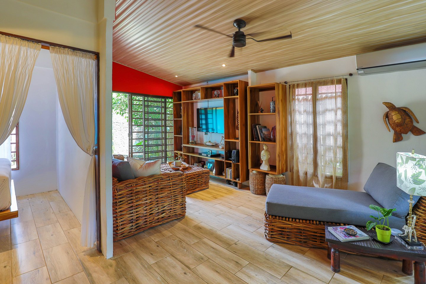 SUCCESSFUL BOUTIQUE HOTEL WITH OWNER’S HOME BY THE BEACH IN UVITA