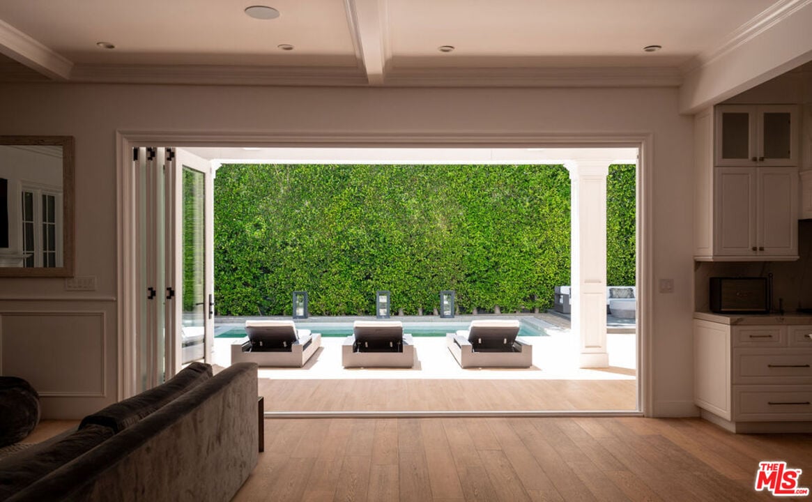 Highcliff Vista, N Stanley Ave, 90036