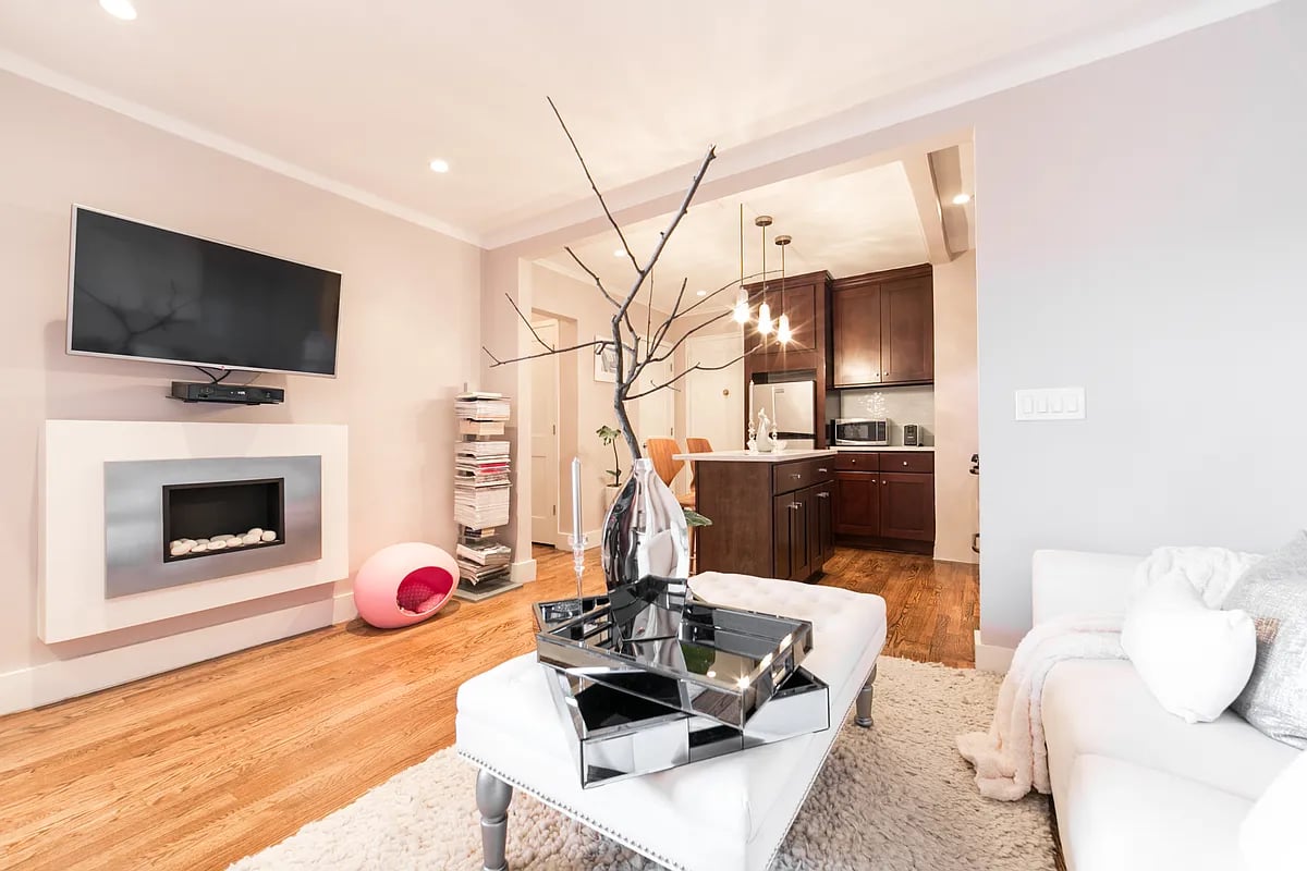 61 Oliver Street Unit: 4P