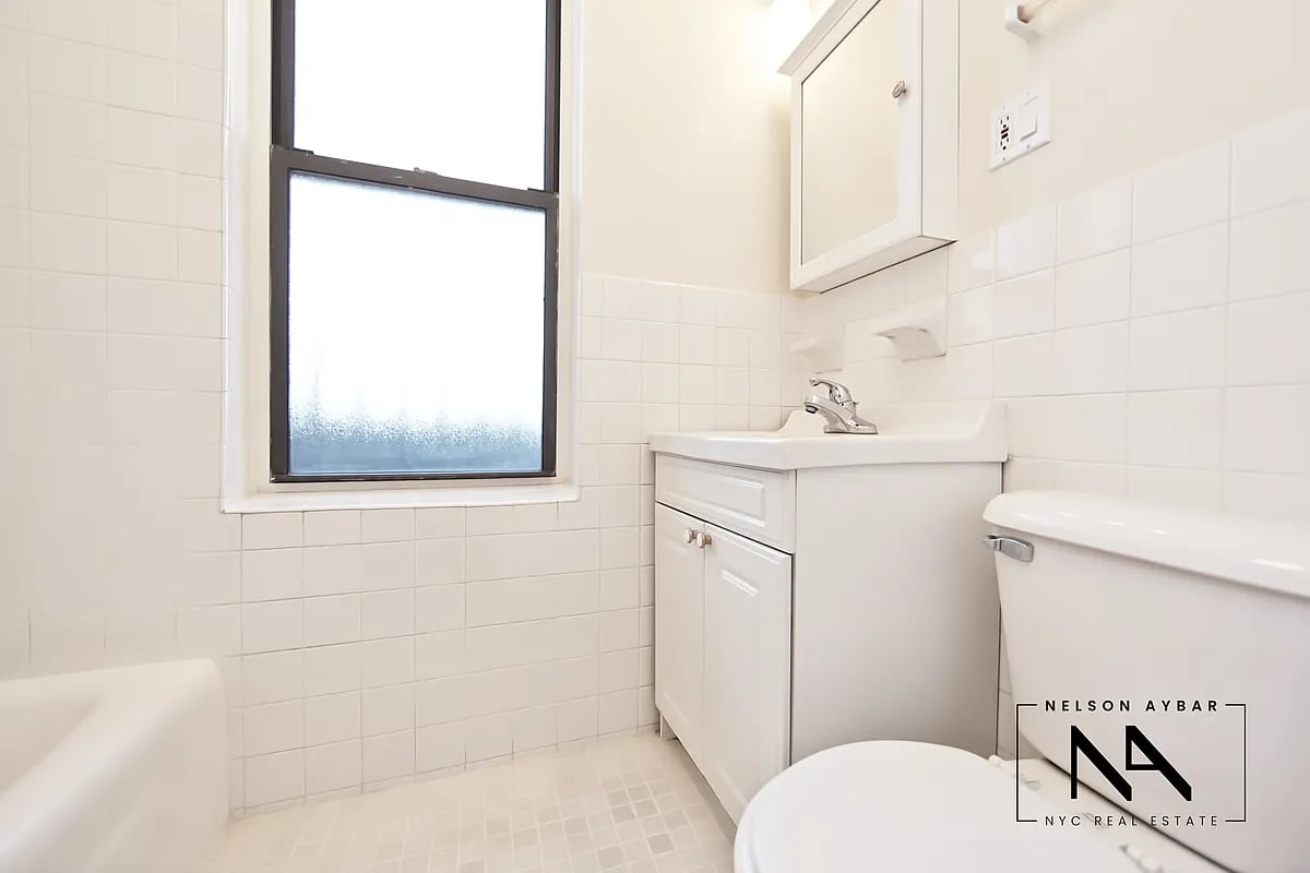 Union Street between 5th & 6th Ave