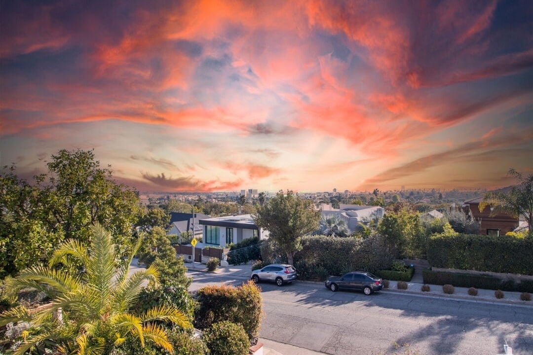 905 Berkeley St, 90403