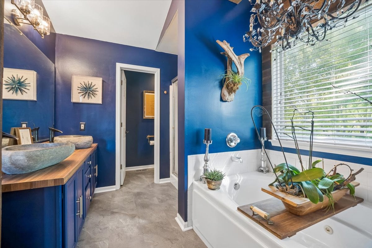 Stunning McHenry Oasis