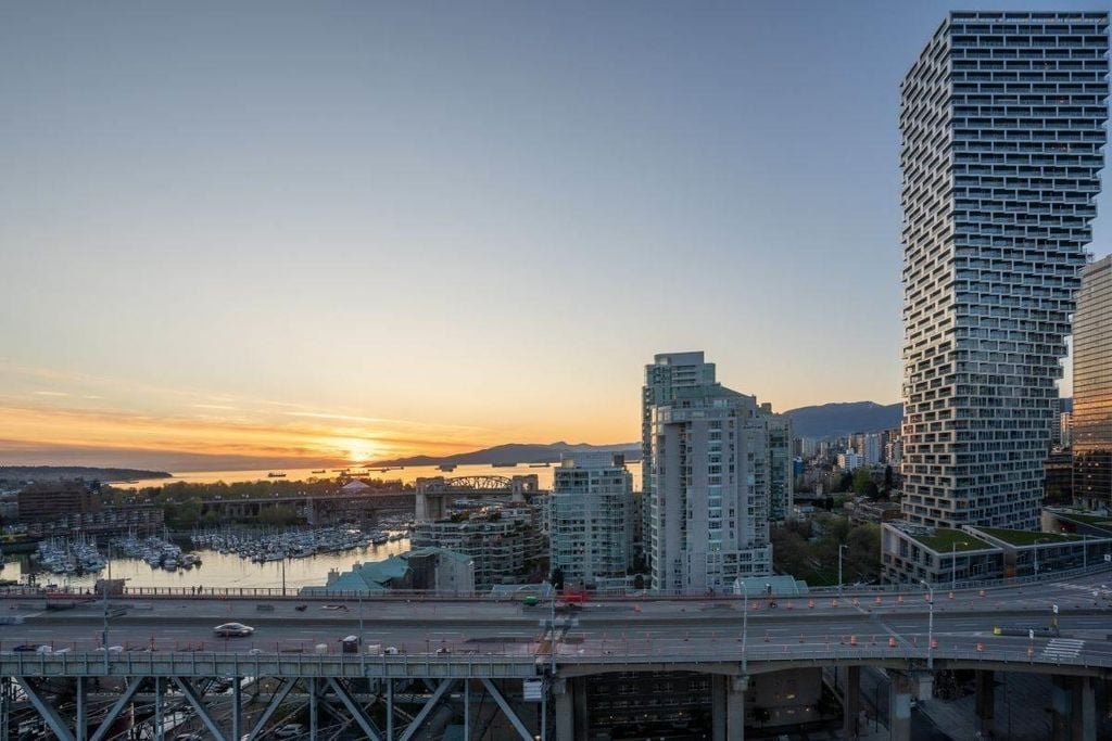 638 Beach Cres, #1805